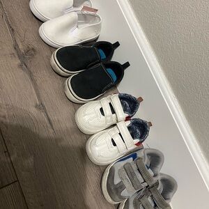 Stylish toddler shoes size 7 slip on/ Velcro